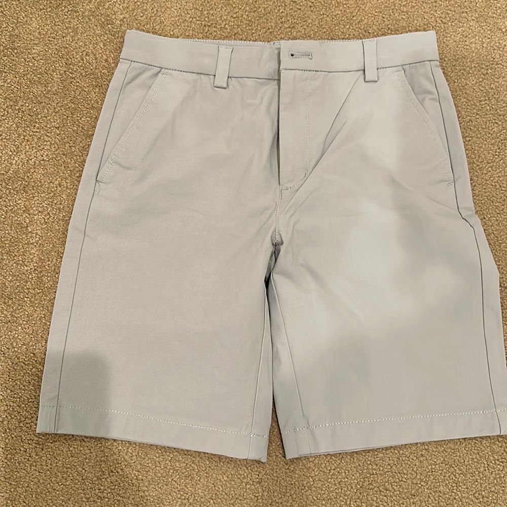 Never worn vineyard vine boys performance short